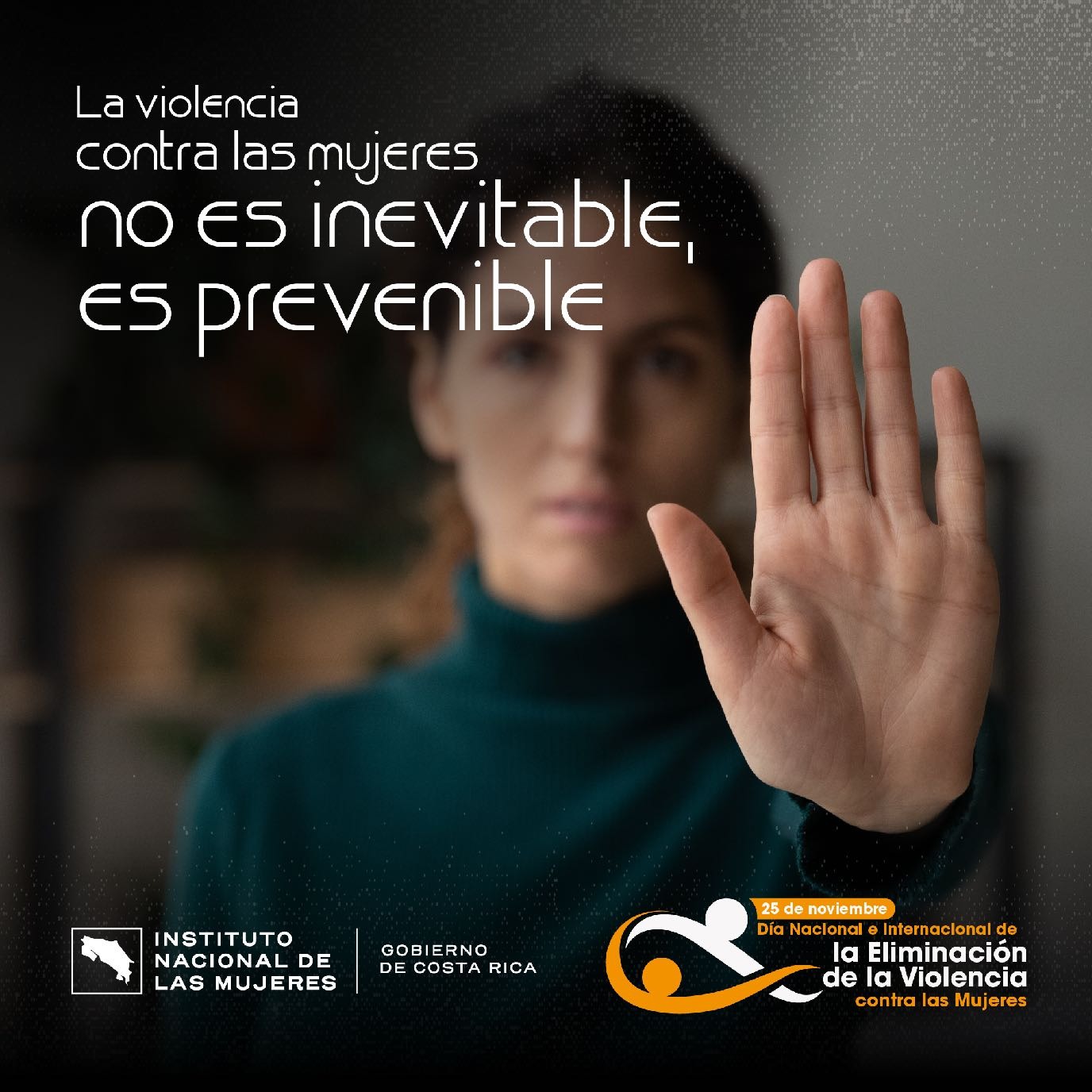 Mujer con la mano levantada frente a ella, dedos extendidos en señal de alto con la frase: La violencia contra las mujeres no es inevitable, es prevenible