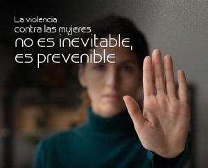 Mujer en el fondo con la mano levantada al frente con la leyenda la violencia contra las mujeres no es inevitable, es prevenible.